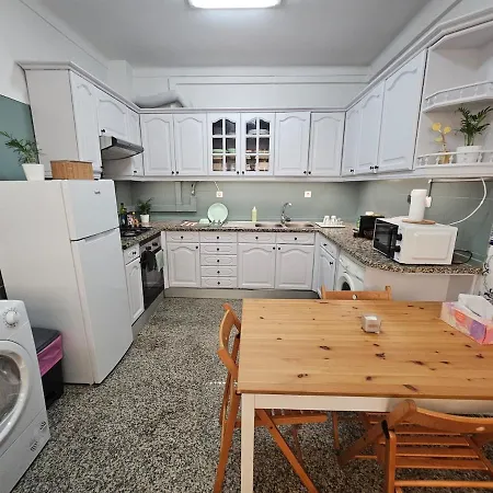 Guest Close Airport Homestay Lisbon